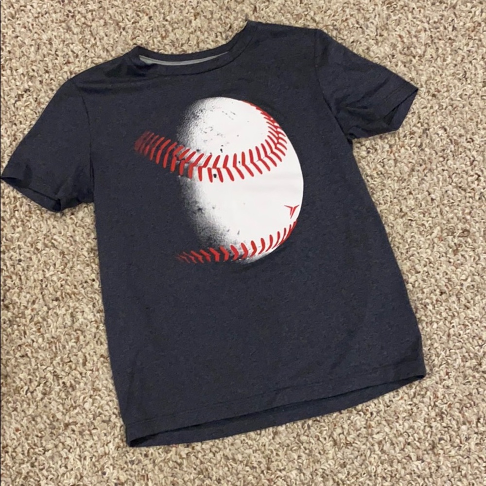Old Navy Active short sleeve top boys 8